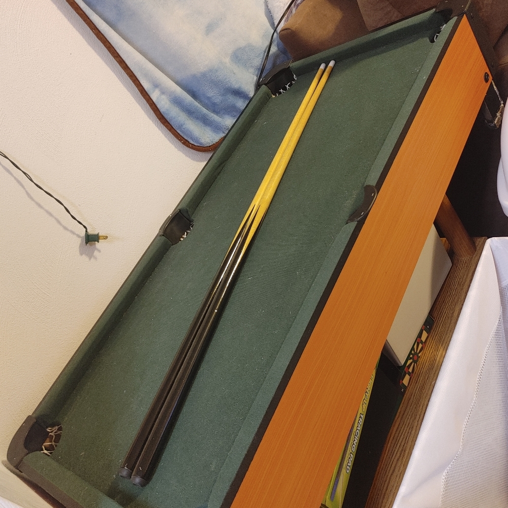 Mini fridge/feezee.